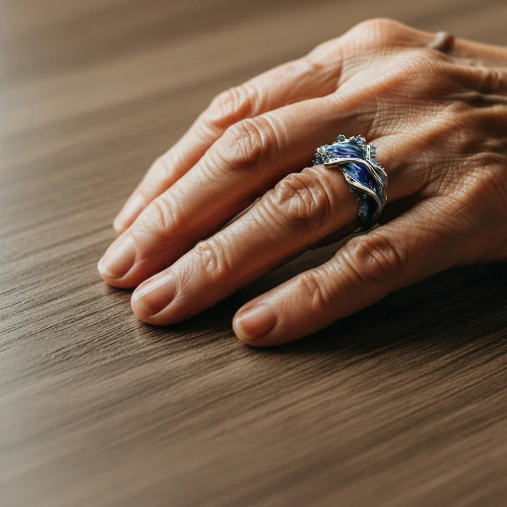 Anel Vintage Dourado com Onda do Oceano