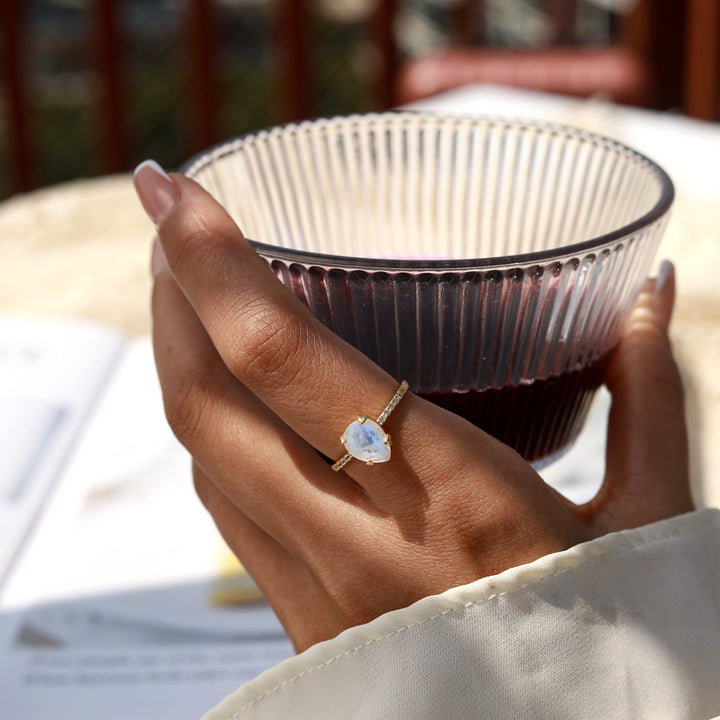 Anel Bianca com Pedra da Lua