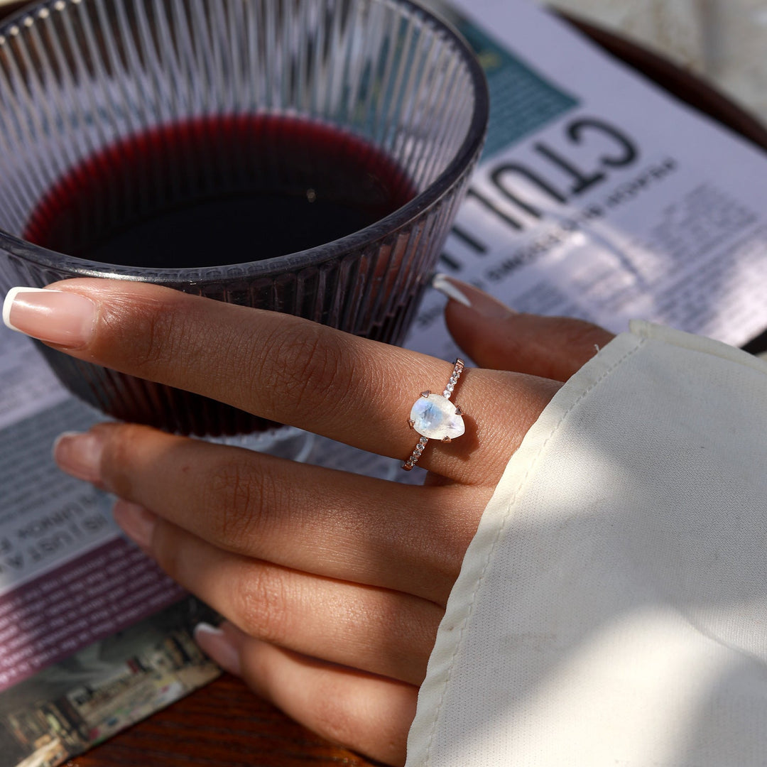 Anel Bianca com Pedra da Lua