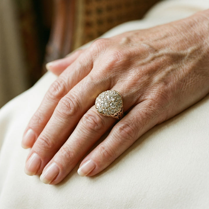 Anel Vintage Redondo Dourado com Diamante