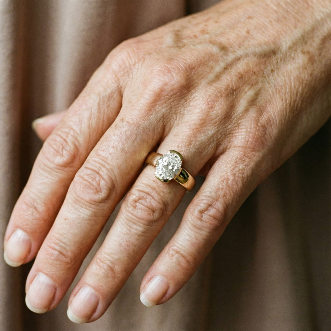 Anel Vintage em Ouro e Zircônia