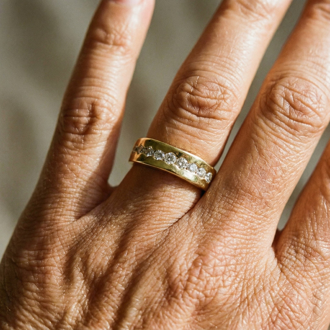 Anel vintage em ouro com zircônia