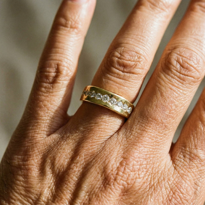 Anel vintage em ouro com zircônia