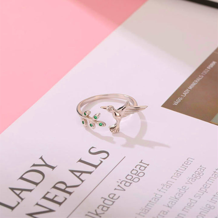 Anel Beija-flor com zircônias verdes em prata