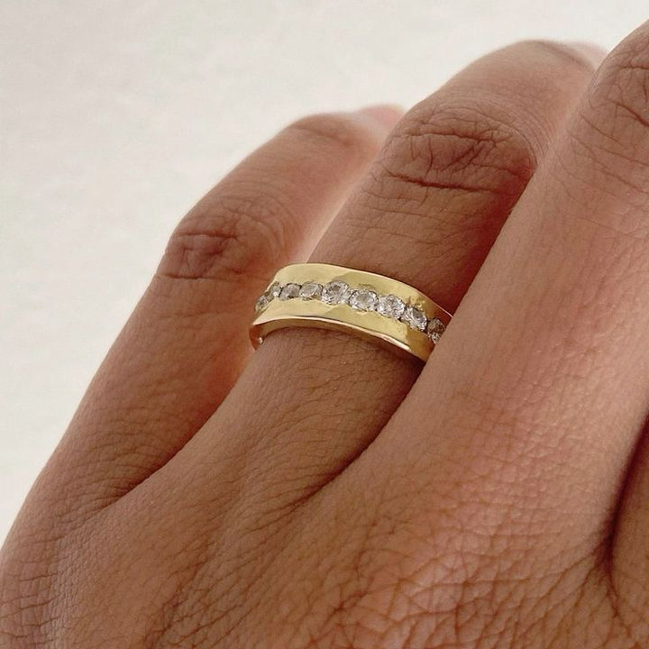 Anel vintage em ouro com zircônia