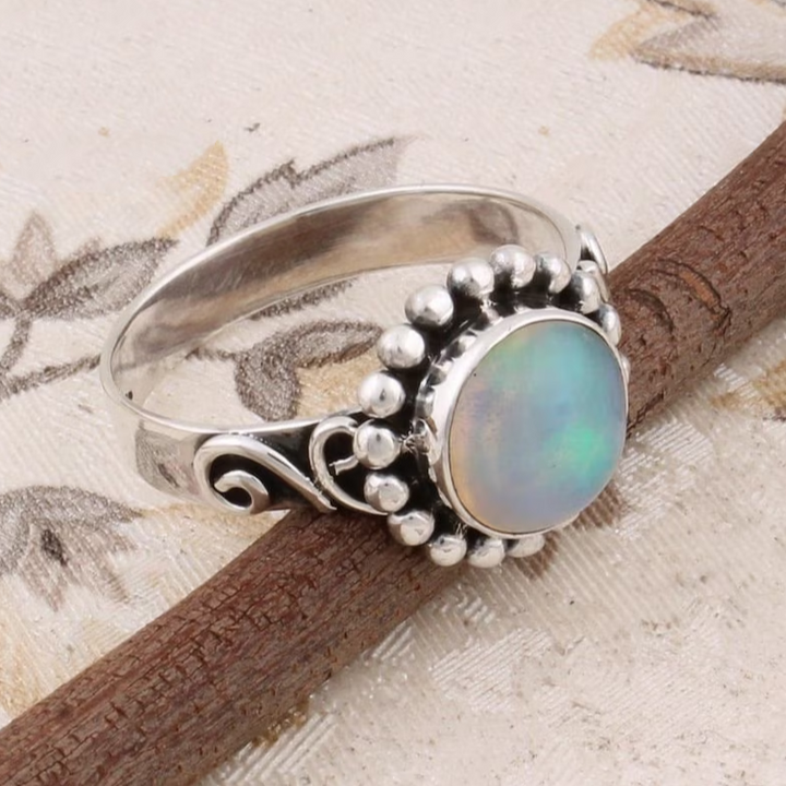Anel Vintage em Opala